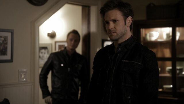 File:TVD2x15-Gilbert House 73.jpg
