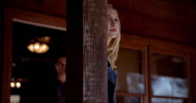 File:En-Caroline 5x20.png