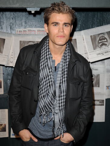 Fichier:Paul-Wesley.jpg