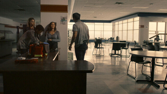 File:Nothing Matters 1x06 Doc, Susan, Vanessa, and Brendan in the Hospital cafeteria.jpg