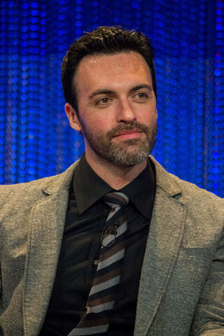 File:Reid Scott 2014.jpg