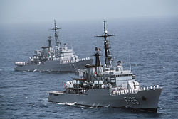 ARV General Salóm (F-25) y ARV Mariscal Sucre (F-21) - 1987-09855.jpg