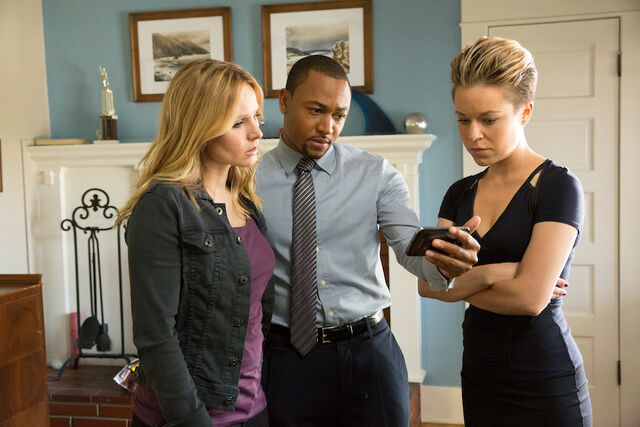 File:VMarsmovie-veronicaandfriends.jpg