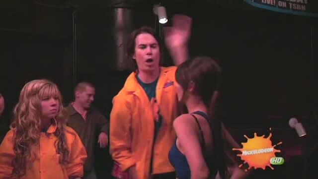 File:IFight Shelby Marx 77.jpg