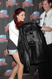 File:Ariana38.jpg