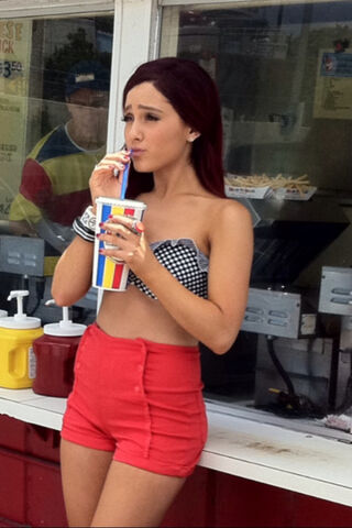 File:Tumblr lo32juUPVv1qbb7qqo1 500.jpg