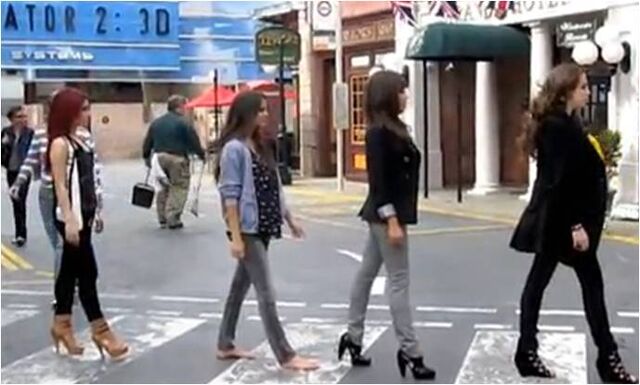 File:Girls Walk.jpg