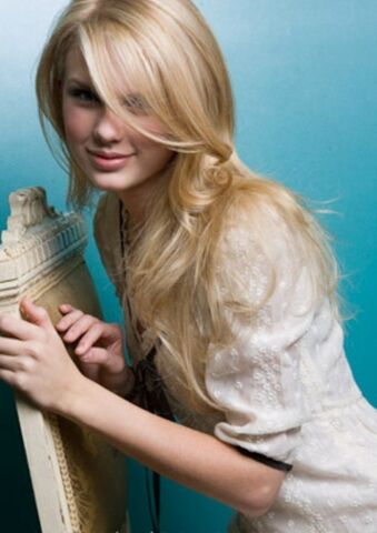 File:Taylorswift.12.jpg