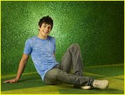 David-henrie-bridgit-mendler-museum-04