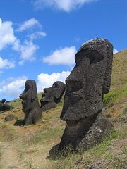 Moai Rano Raraku.jpg