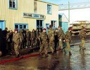 Argentine POWs guarded by 2 Para