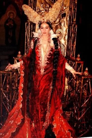 File:Monica Bellucci as Mirror Queen.jpg