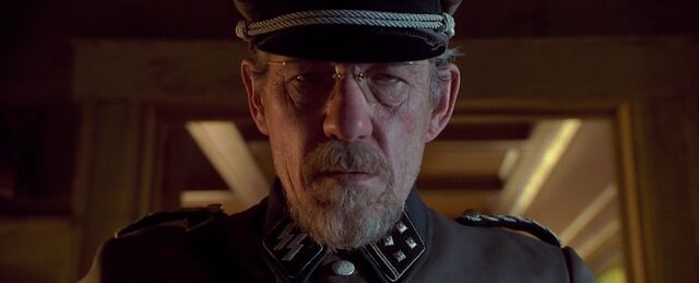 File:Kurt Dussander 3.jpg