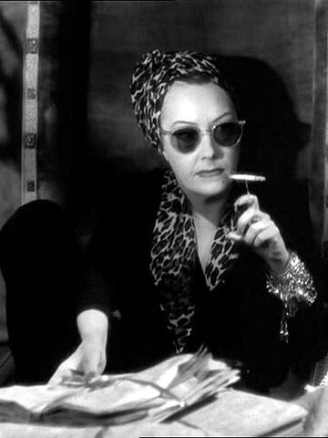File:Norma Desmond smoking.jpg