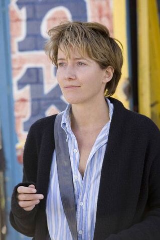 File:Karen-eiffel.jpg