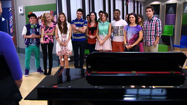 Arquivo:Tutti-violetta-2-seconda-stagione.jpg