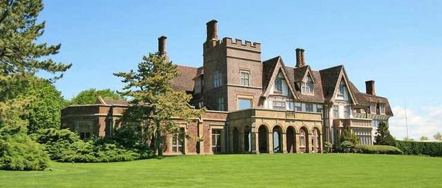 File:Stately Foswell Manor-short.png