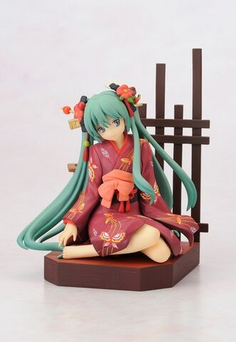 File:Yumemiru Kotori Figurine.jpg