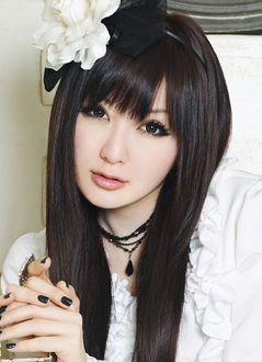 Eri Kitamura - White Black Look.png