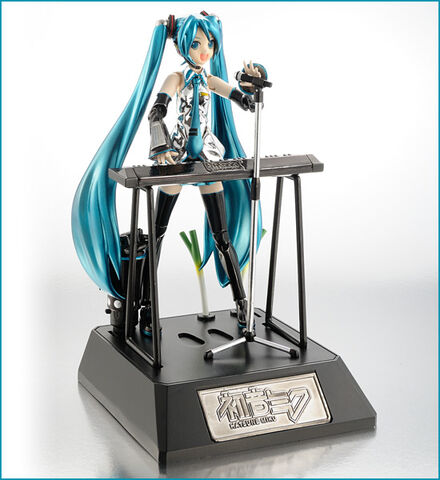 File:FiguStnd Miku Chogokin.jpg
