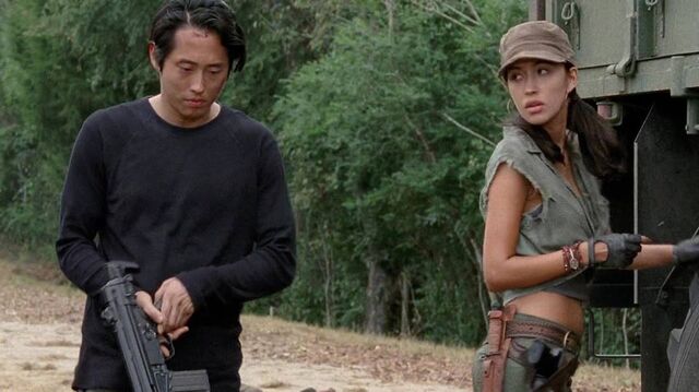 File:Glenn and Rosita 4x11.jpg