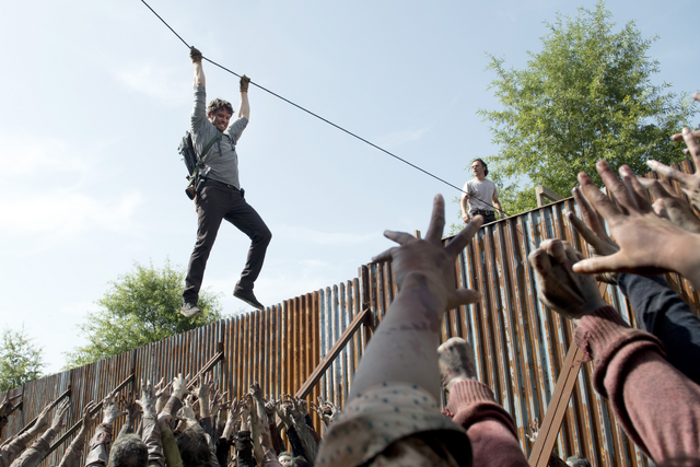 File:AMC TWD Heads Up.png