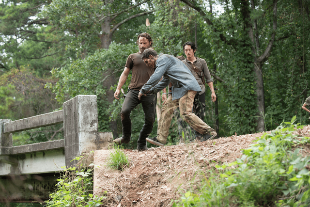 File:AMC 510 Rick Pushing Walker.png