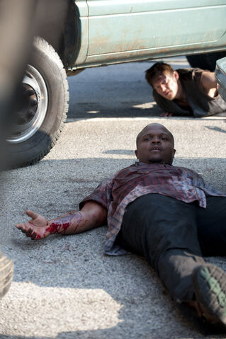 File:T-Dog and Daryl 2x01.jpg