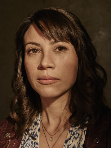 File:Fear-the-walking-dead-season-1-liza-rodriguez-cast-portrait-658.jpg