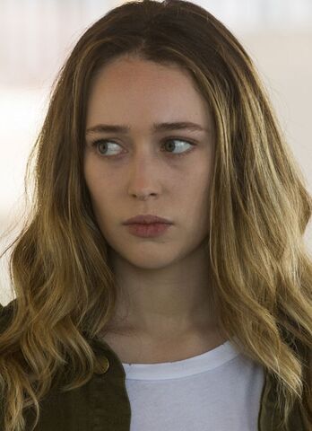 File:Fear-The-Walking-Dead-S02E15-4-Alicia - Cópia.jpg