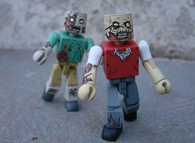 File:Walking-Dead-Mini-Amazon-02.jpg