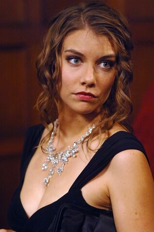 File:Lauren Cohan Necklace.jpg