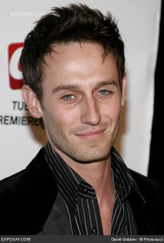 File:Josh-Stewart-84022.jpg