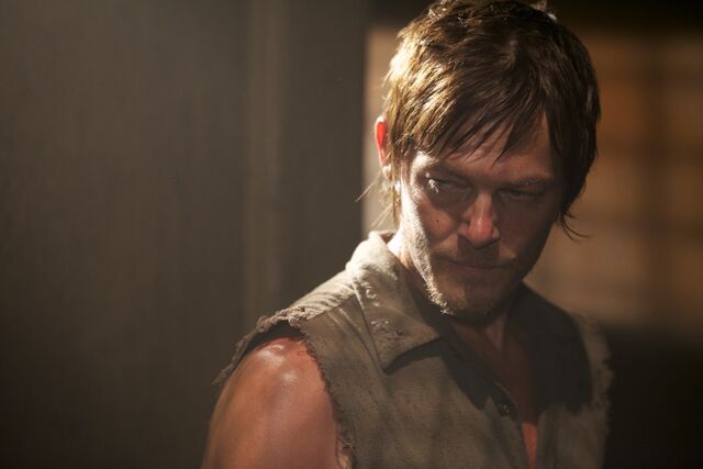 File:Daryl Hounded 2.jpg