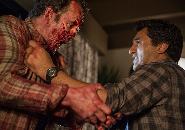 File:Fear-the-walking-dead-episode-103-travis-curtis-2-935.jpg