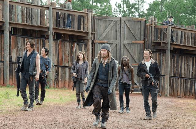 File:AMC 611 Walking Up Courtyard.png