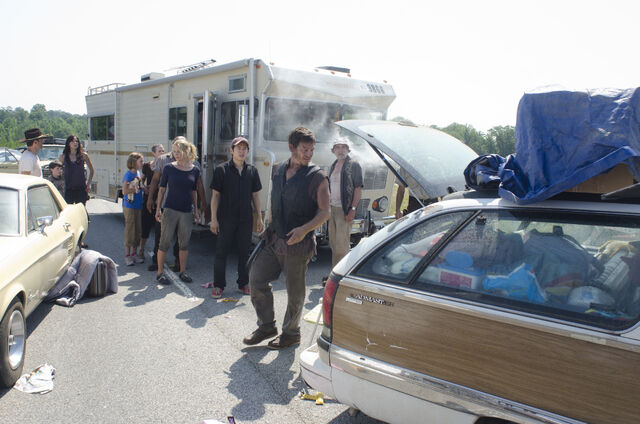 File:Camper twd.jpg