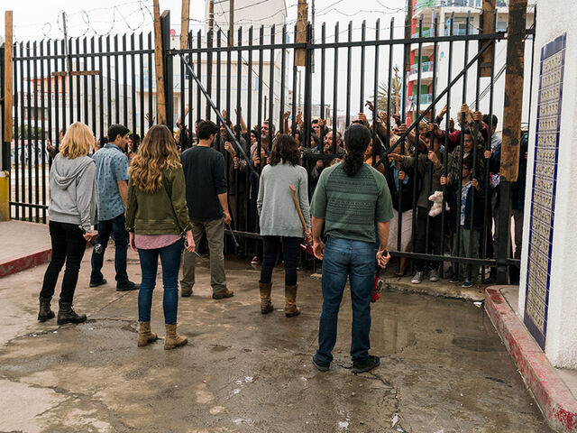 File:Fear-the-walking-dead-episode-213-madison-dickens-alicia-debnam-carey-post-800x600.jpg