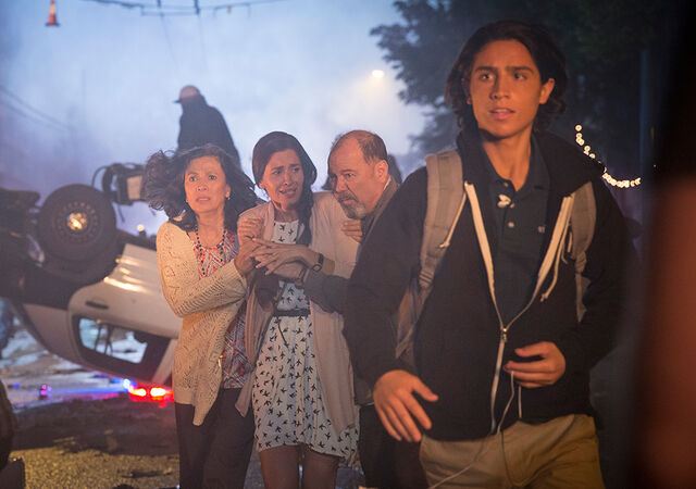 File:Fear-the-walking-dead-episode-103-christopher-henrie-935.jpg