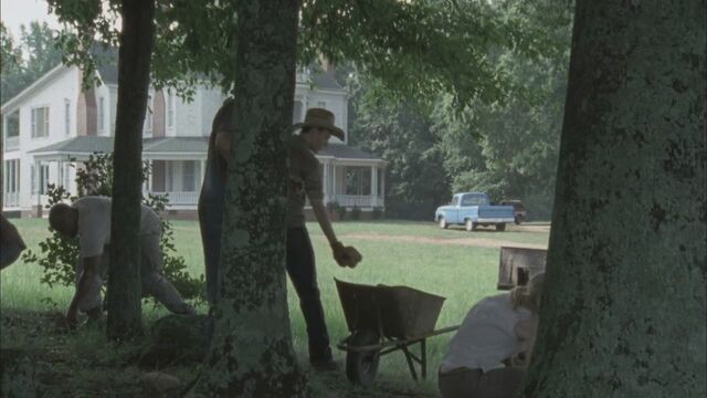 File:Starting 2x04.jpg