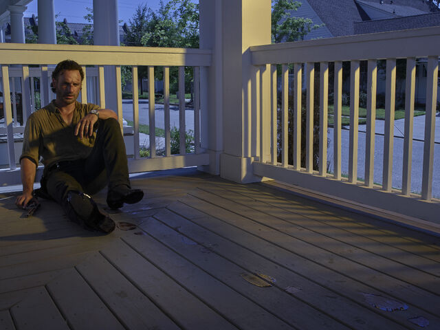 File:The-walking-dead-season-6-cast-rick-lincoln-935.jpg