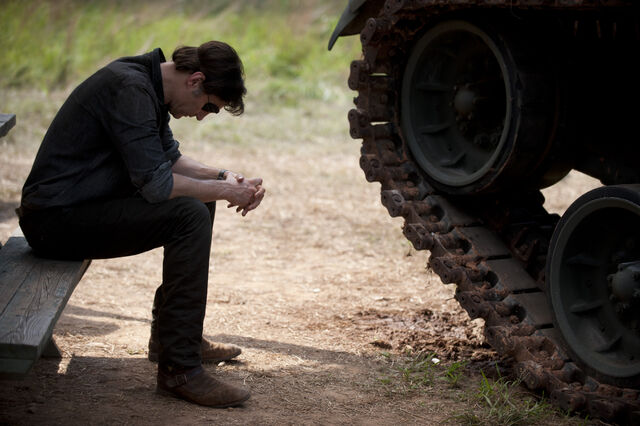 File:Governador-tanque-the-walking-dead-dead-weight.jpg
