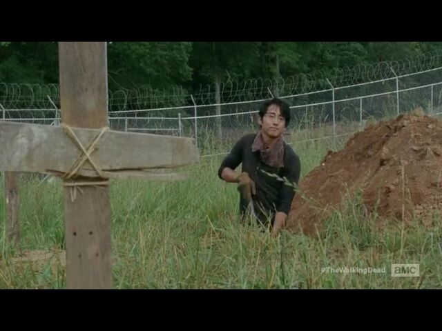 File:Glenn digging Graves.jpg
