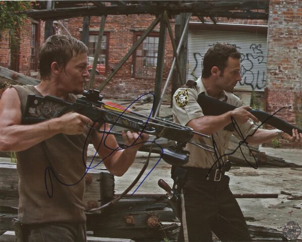 File:Andrew Lincoln & Norman Reedus autographs.jpg