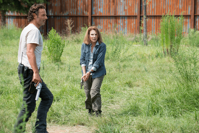 File:AMC 608 Rick Deanna Armed.png