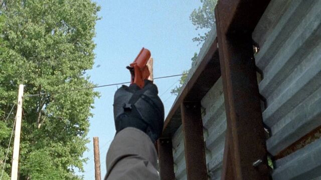 File:Flare Gun 6x01 (2).jpeg