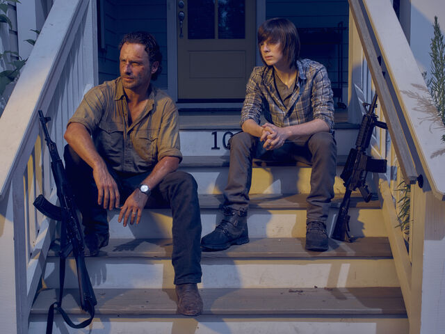 File:The-walking-dead-season-6-cast-rick-lincoln-carl-riggs-9351.jpg