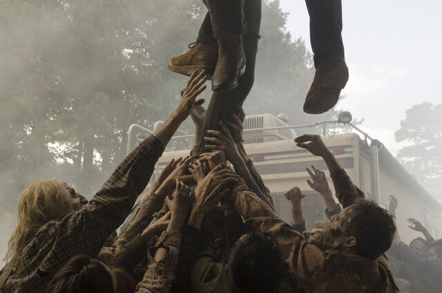 File:TWD 701 Grabbing Walkers.jpg