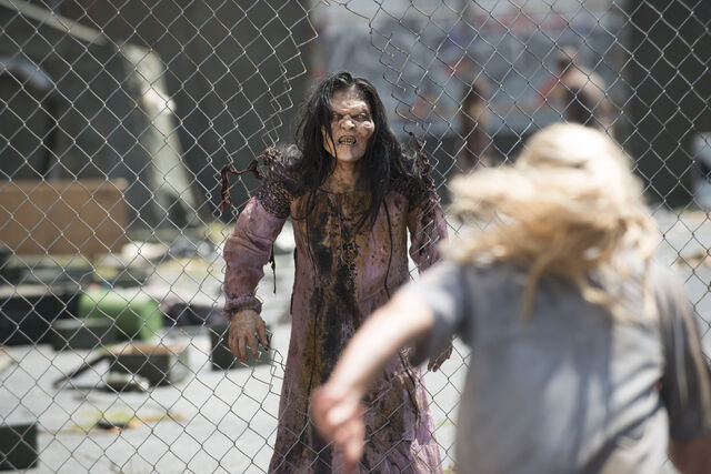 File:Beth running Slabtown.jpg