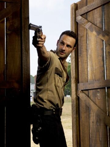 File:400px-The-walking-dead-season-2-cast-9.jpg